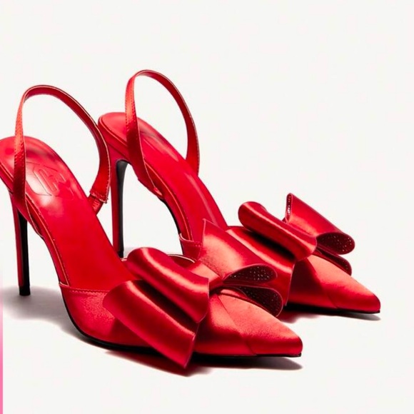 Red Bow Heels - Picture 2 of 4